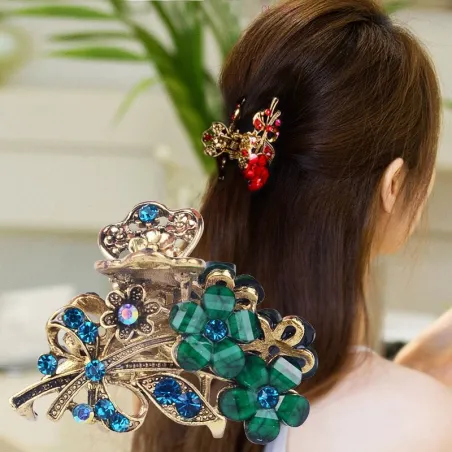 Eleganter Haarclip mit Kristallblumen