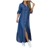 Langes loses Kleid mit Knöpfen - Denim / moderner Druck