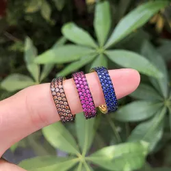 Eleganter quadratischer Ring mit Kristallen