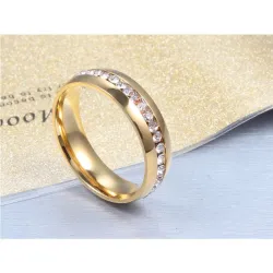 Eleganter Ring mit Kristallen - Edelstahl