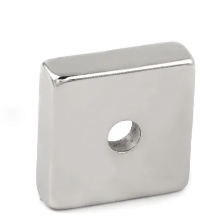 N35 - Neodym-Magnet - quadratisch - mit 7mm Loch - 30 * 30 * 10mm