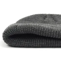 Gestrickte warme Mütze - kurz - gerippt - unisex