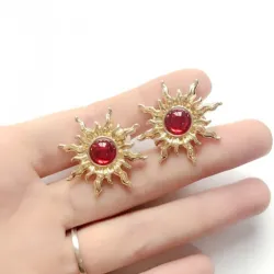 Vintage Ohrringe in Sonnen- / Sonnenblumenform - mit roter Perle