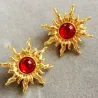 Vintage Ohrringe in Sonnen- / Sonnenblumenform - mit roter Perle