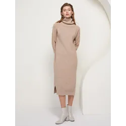 Lockeres Strickkleid - langer Pullover - mit Rollkragen / Langarm