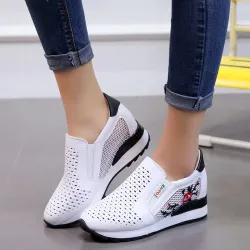Trendige High-Plateau-Loafer - zum Hineinschlüpfen - mit Blumendruck