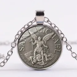 Halskette mit Erzengel St. Michael - Glasedelsteinanhänger