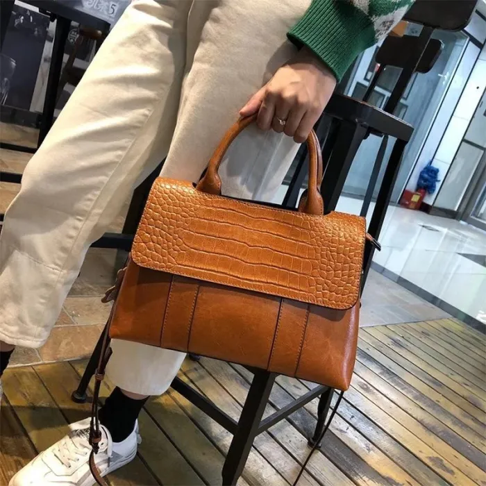 Elegant shoulder bag - leather - crocodile skin patternHandbags