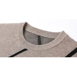 Elegant knitted sweater - big letter printHoodies & Sweatshirt