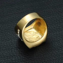 Luxuriöser Goldring - mit Jesus / Kreuz / weißer Zirkonia - unisex
