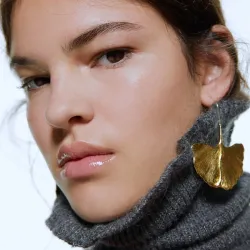 Goldene Ohrringe in Blattform - Metall