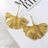 Goldene Ohrringe in Blattform - Metall