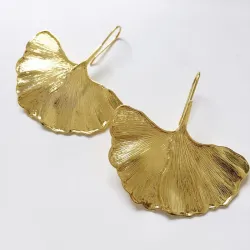 Goldene Ohrringe in Blattform - Metall