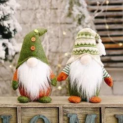 Gestrickter gesichtsloser grüner Weihnachtsmann - Weihnachtsdekoration