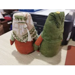 Gestrickter gesichtsloser grüner Weihnachtsmann - Weihnachtsdekoration