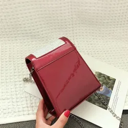 Modische kleine Umhängetasche - mit Strass / Kettenriemen