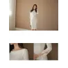 Warmes elegantes Kleid - mit Spitzenärmeln - weiß