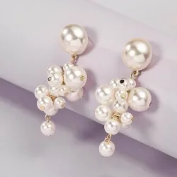Elegante Perlenohrringe aus Strängen