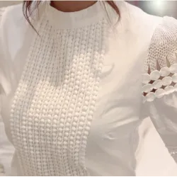 Elegante weiße Bluse mit langen Ärmeln - ausgehöhlte Spitze