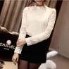 Elegante weiße Bluse mit langen Ärmeln - ausgehöhlte Spitze