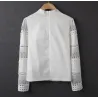Elegante weiße Bluse mit langen Ärmeln - ausgehöhlte Spitze