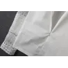 Elegante weiße Bluse mit langen Ärmeln - ausgehöhlte Spitze