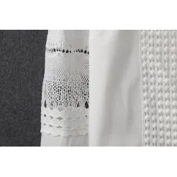 Elegante weiße Bluse mit langen Ärmeln - ausgehöhlte Spitze
