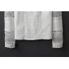 Elegante weiße Bluse mit langen Ärmeln - ausgehöhlte Spitze