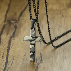 Anhänger mit Tarnkreuz - Halskette aus Edelstahl