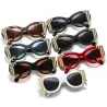 Quadratische Vintage-Sonnenbrille - übergroß - mit goldener Verzierung - UV400