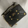 Luxuriöse Tasche - mit Nieten / Kettenriemen / Tragegriff - echtes Leder