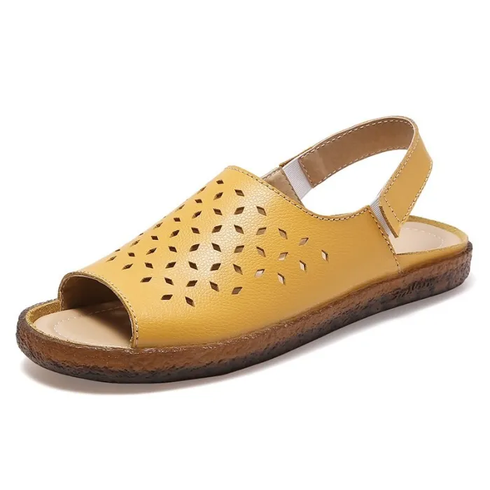 Fashionable flat sandals - open toe / heelSandals
