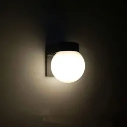 Moderne kugelförmige Lampe - Außenwandleuchte