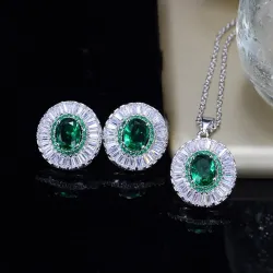 Modisches Schmuckset - Ohrringe - Halskette - mit runden Zirkonia