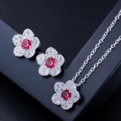 Blumenförmiges Schmuckset - Halskette - Ohrringe - Zirkonia