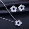 Blumenförmiges Schmuckset - Halskette - Ohrringe - Zirkonia