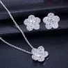 Blumenförmiges Schmuckset - Halskette - Ohrringe - Zirkonia