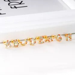 Elegante kleine Ohrstecker - mit bunten Strasssteinen - Buchstaben