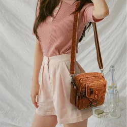 Kleine Schulter-/Gürteltasche - Leder - Nieten - Reißverschlüsse