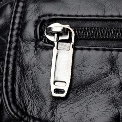 Kleine Schulter-/Gürteltasche - Leder - Nieten - Reißverschlüsse