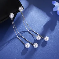 Elegante lange Ohrringe mit Perlen / Kristall
