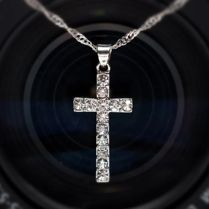 Silberhalskette - mit Kristallkreuz