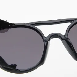 Sonnenbrille im Punk-Stil - mit Seitenabdeckung - UV400