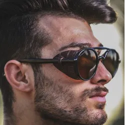 Sonnenbrille im Punk-Stil - mit Seitenabdeckung - UV400
