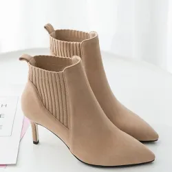 Stiefeletten mit Absatz - elastische Schlupfschuhe - spitzer Zeh