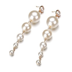 Lange Ohrringe mit Perlen