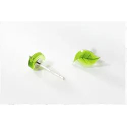Kleine grüne Blätter Ohrstecker - versilbert