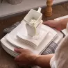 Elegantes Geschirr - Tafelservice aus weißem Porzellan - Tassen - Untertassen - Teller