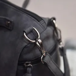 Vintage Tasche aus Nubukleder mit Nieten / Fellbommel