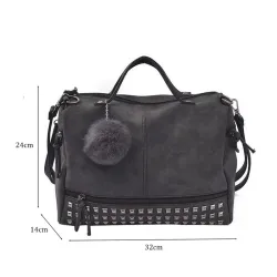Vintage Tasche aus Nubukleder mit Nieten / Fellbommel